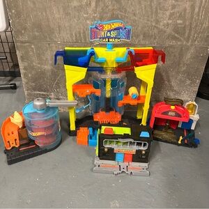 Hot Wheels City Bundle Playset